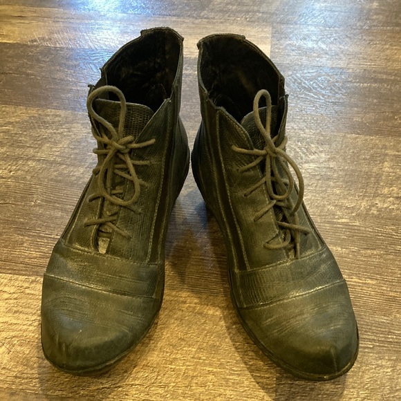 Naot Ankle Booties - Picture 1 of 6